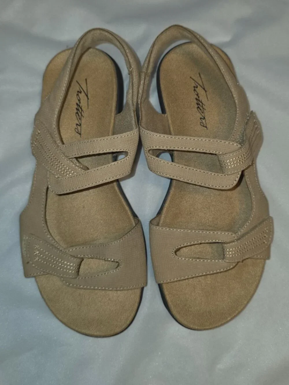 Trotters Katarina Sandals 6.5 Beige Sand Neutral Color Adjustable
